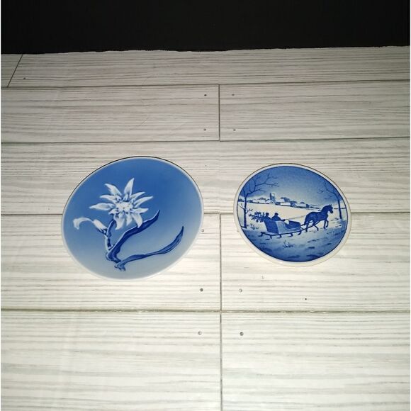 Royal Copenhagen Vintage Small Decorative Plates Blue & White Graphic Prints - Picture 1 of 7